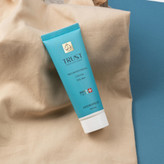 پوست چربت رو آبرسانی کن بدون اینکه چربتر بشه! (کرم تراست)