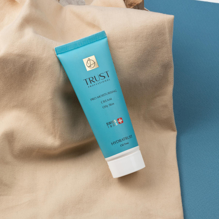 پوست چربت رو آبرسانی کن بدون اینکه چربتر بشه! (کرم تراست)