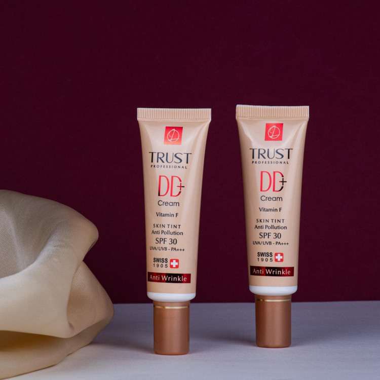 کرم چندمنظوره ضد پیری تراست DD | پوشش سبک تا متوسط و یکنواخت سازی کامل رنگ پوست